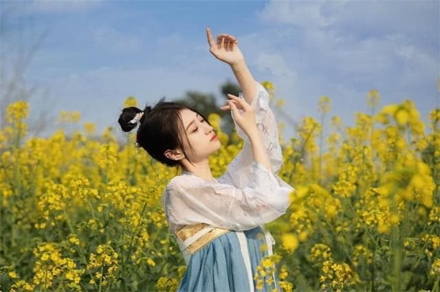 二月春风里：五首古诗里的踏青雅事