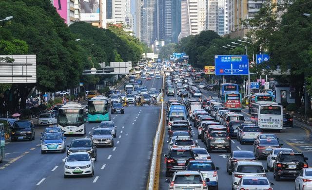 有种绿灯不能“闯”！全国交通安全日，“冷门”交规你知道几个？