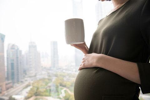 生育津贴还没下来就辞职能领取吗