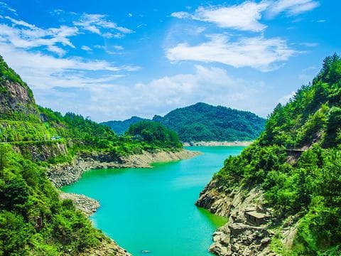 天台山风景区旅游攻略：必游景点、门票信息与交通指南