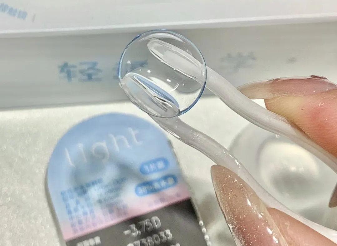 如何挑选最适合你的日抛隐形眼镜？