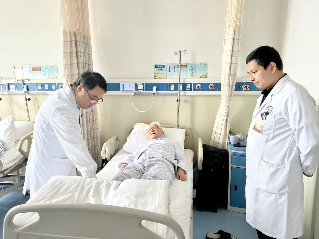 海军军医大三附院：微创手术让87岁老人摆脱截肢风险