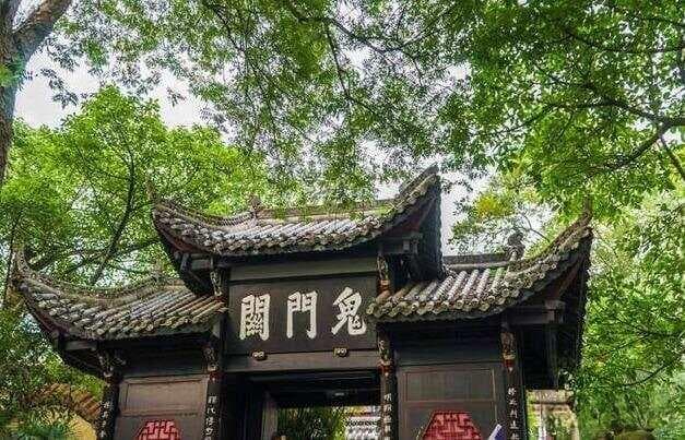 农历七月三十：鬼门关闭的民俗与文化内涵