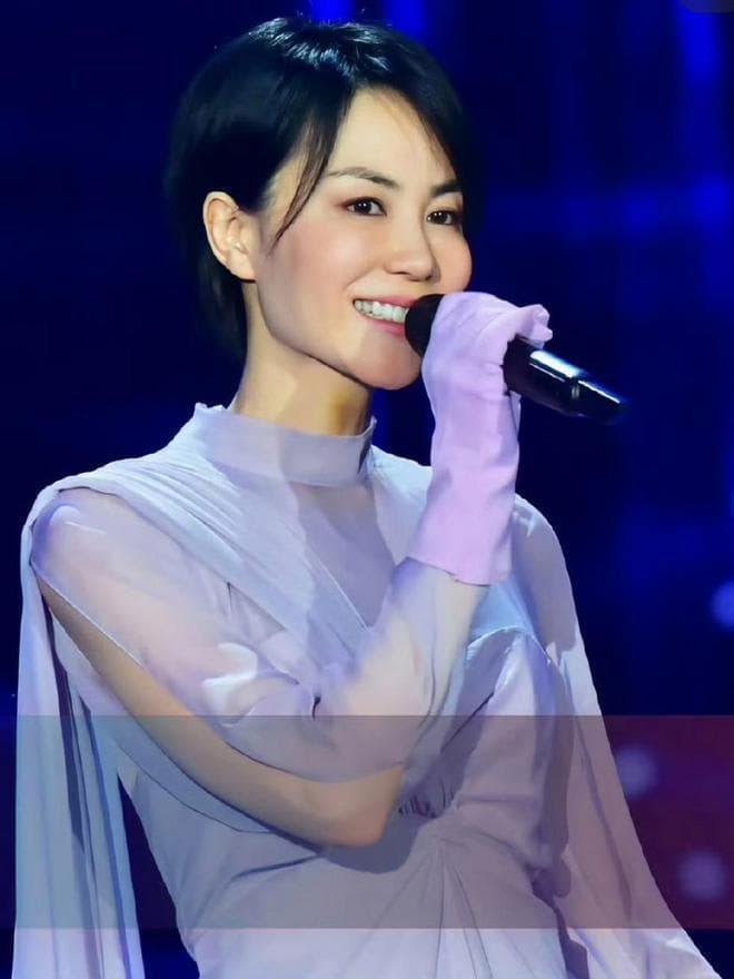 王菲春晚《传奇》：一首歌，一个时代
