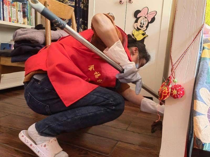 步伐·新春走基层系列报道之一直在路上|迎春“扫尘” 节前家政市场一片火热