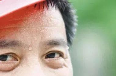 身体这些地方出汗，揭示你可能忽视的健康信息！