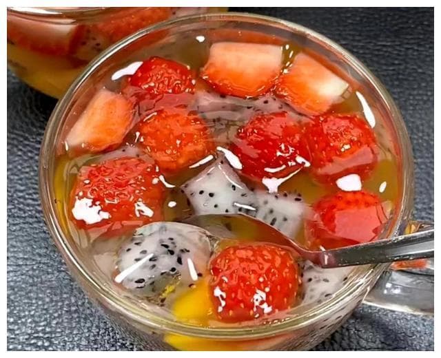 在家就可以制作的“水果果冻杯”教程分享来喽!