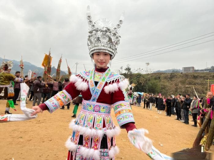 苗族百鸟衣掀起“最炫民族风”