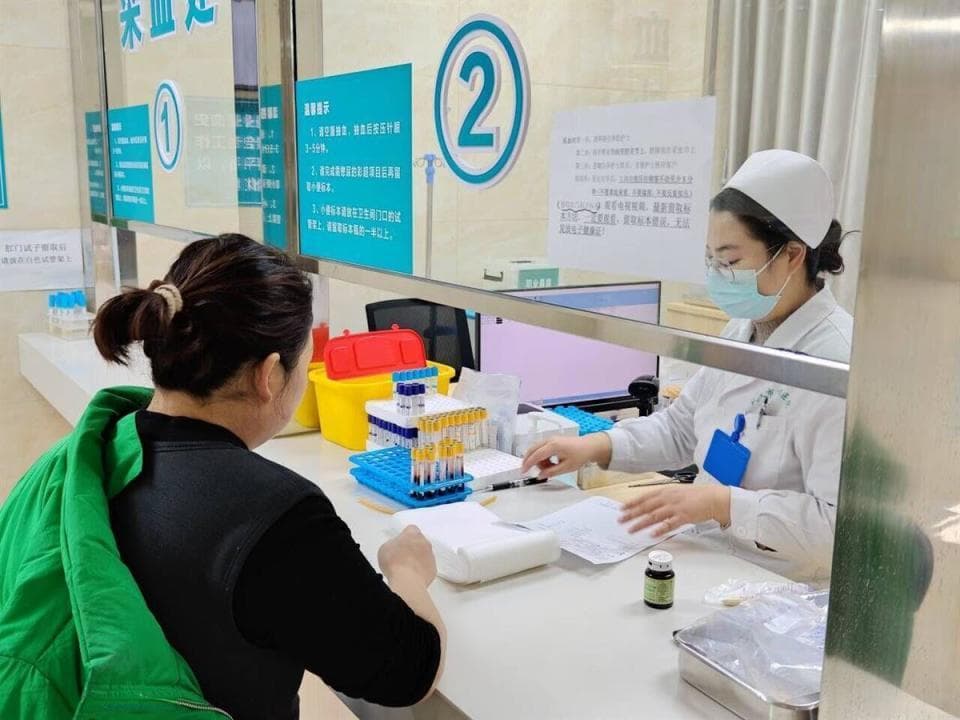 25岁小伙患上肾结石，专家：预防结石要做到这几点