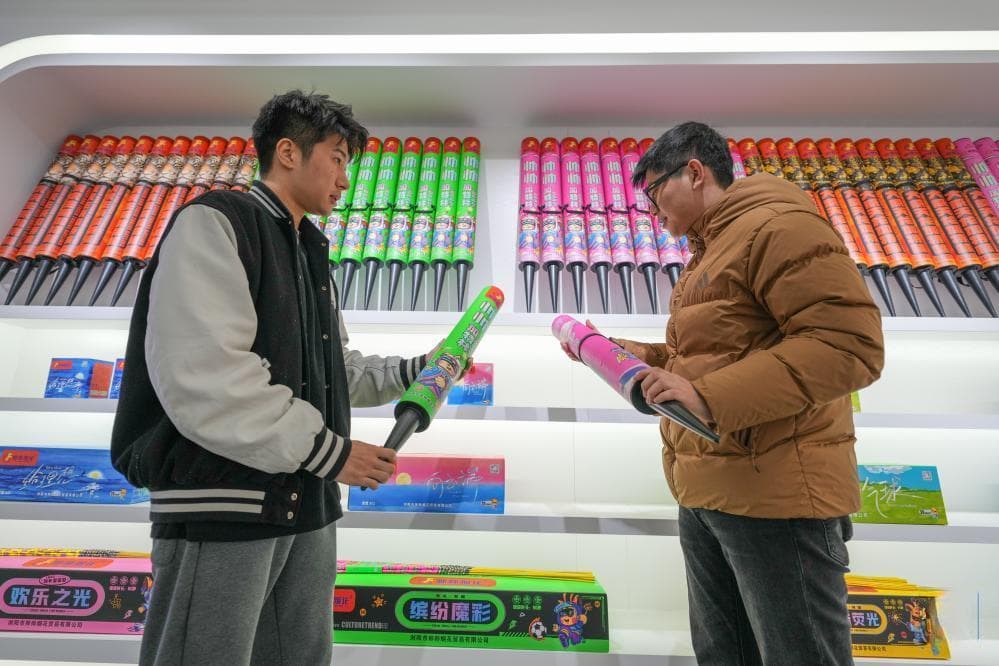 湖南浏阳：创意遇上科技 古老烟花焕新生