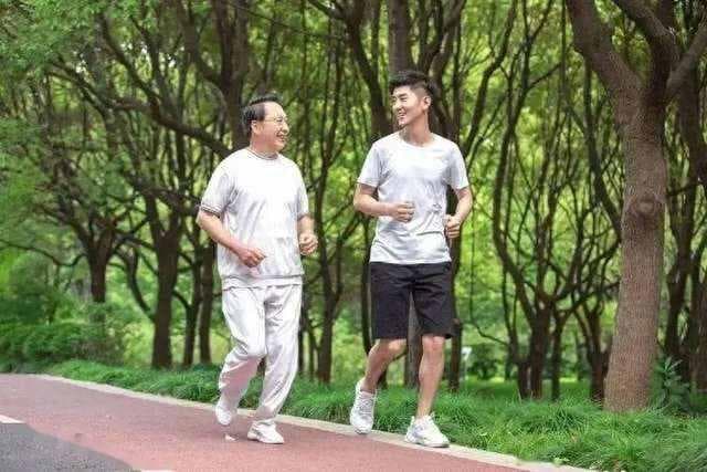 长寿秘籍：4种超级运动，每天半小时让老年人健康长寿！