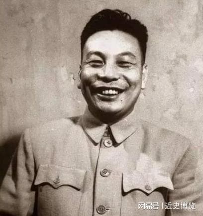 奉化青年蒋经国登报大骂父亲蒋介石，宣布脱离父子关系，如何和解