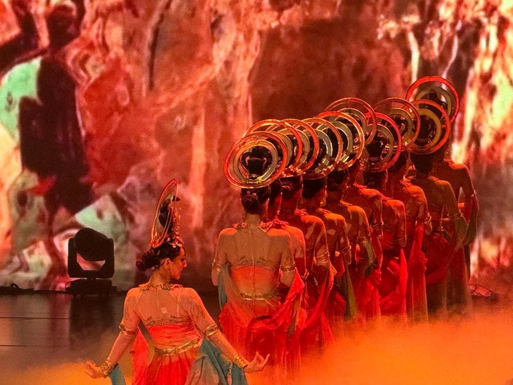 大型音舞诗画《掀起你的盖头来——新疆是个好地方》在南京上演