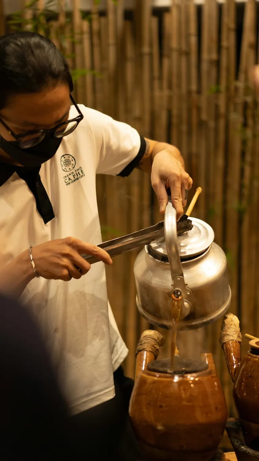 鹤鸣茶社：成都百年茶馆里的慢时光