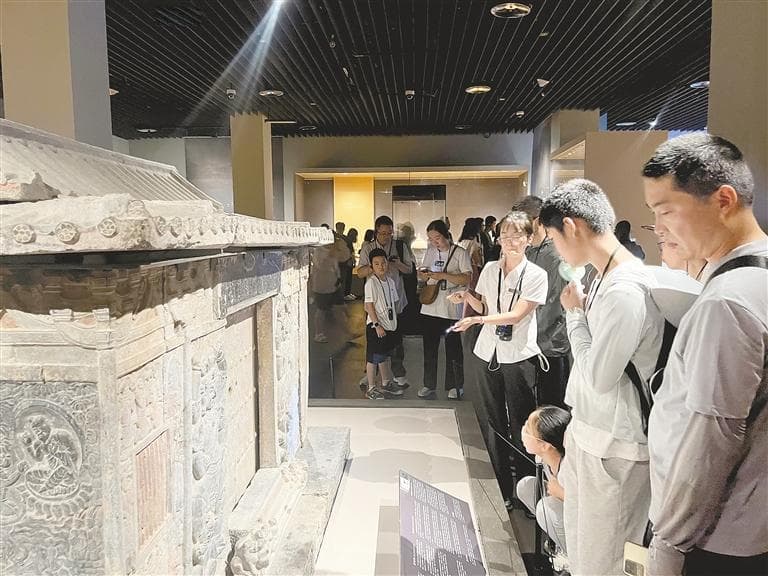 西安发现北周粟特石椁，展现东西方文化交融