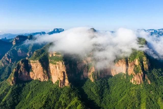 本地人都不一定知道的武当山秘境！坐拥百亩自然美景，可舟行进入的现实版桃花源！