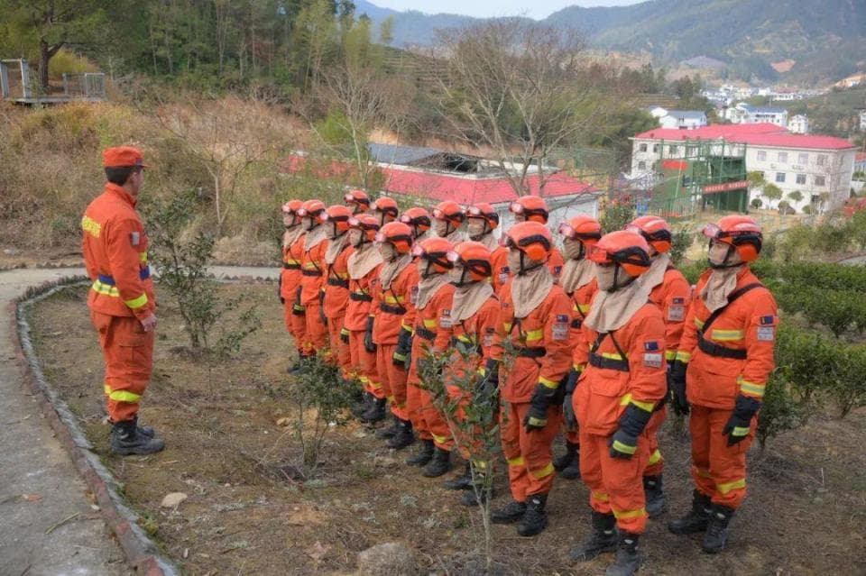 从“操场”到“火场”：福建森林消防开展实战化灭火训练