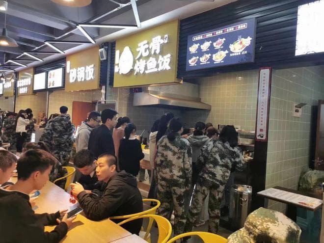 从流程优化到人员配置：提升餐饮服务团队的策略