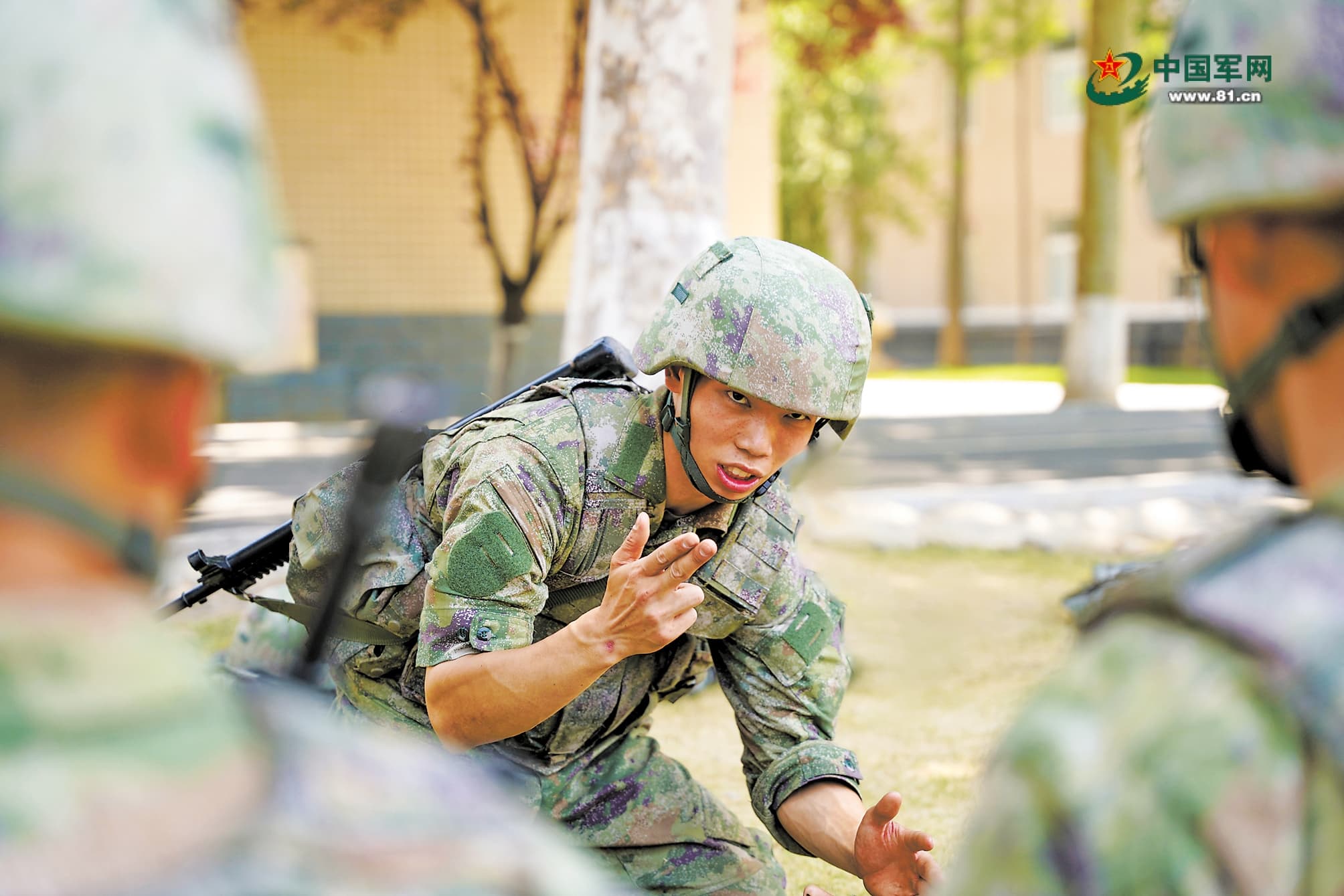 "班长助手"：二次入伍士兵的新角色
