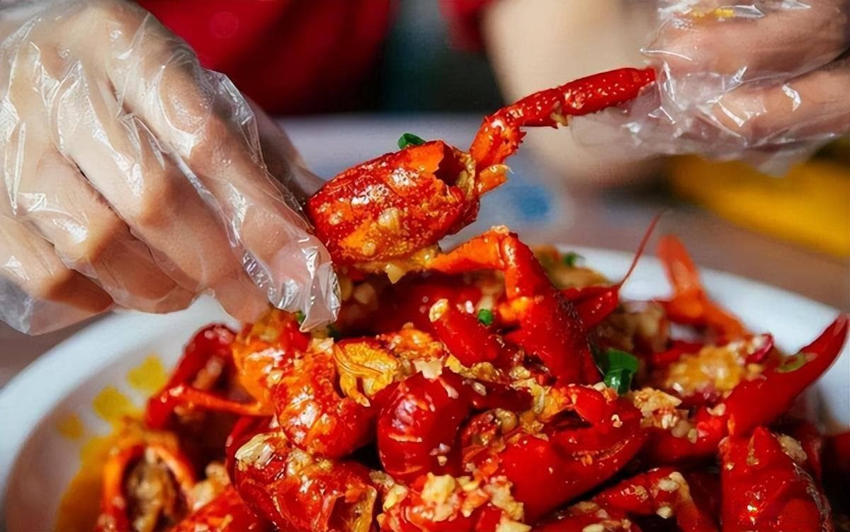 亚洲鲤鱼入侵全球，在美国被养成猪，却在中国“活”不过童年，这是为何？