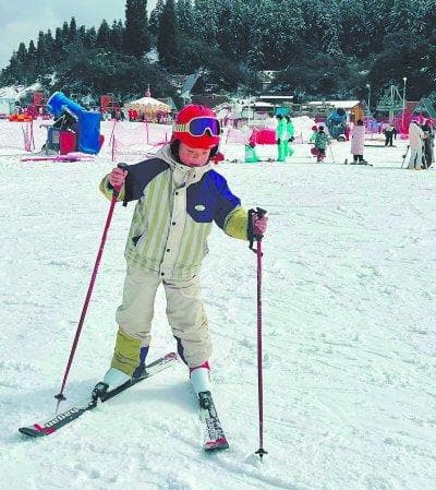 上山滑雪、下山泡温泉 南方冰雪游火出圈