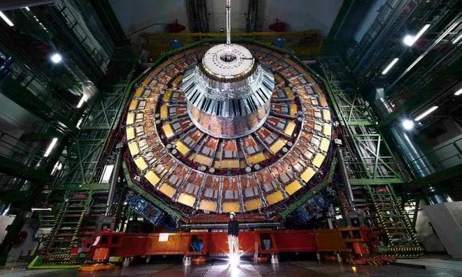 在大型强子对撞机上解开宇宙基本力的里程碑