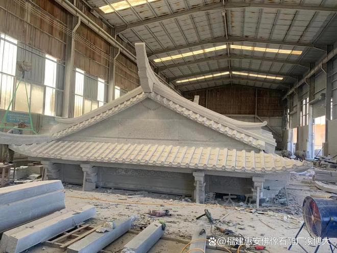 石雕土地公庙：解读其装饰风格与象征意义