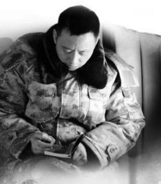 聆听这4个故事，致敬奋战在军队新闻舆论战线上的文职人员