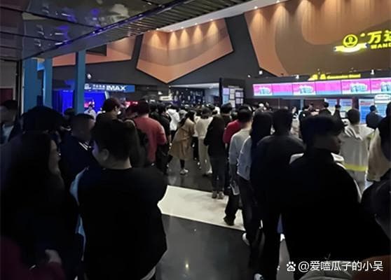 小伙自费1万张票包影院请看《哪吒2》