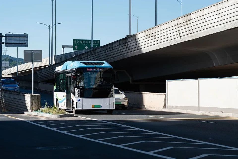 公交车，越变越“小”