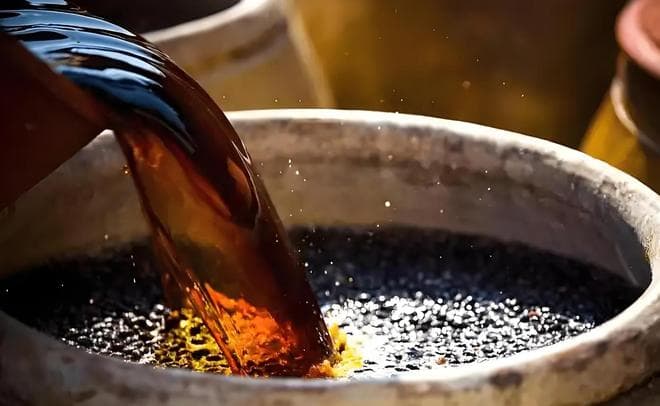 酱油江湖大揭秘：味极鲜VS生抽，你的厨房选对了吗？