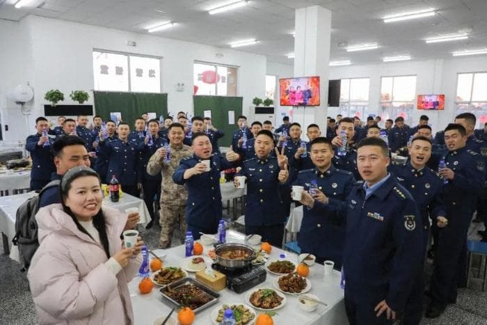新春佳节，军营年夜饭传递满满温情