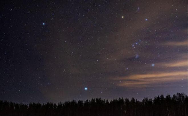 夜空中的王者——猎户座：参宿七星的璀璨秘密