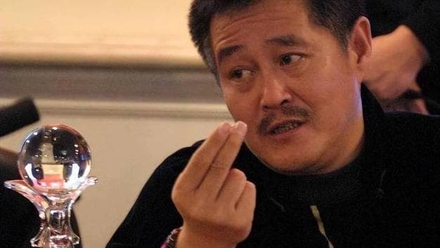 从"孤儿"到"小品王"：赵本山的坎坷成名路