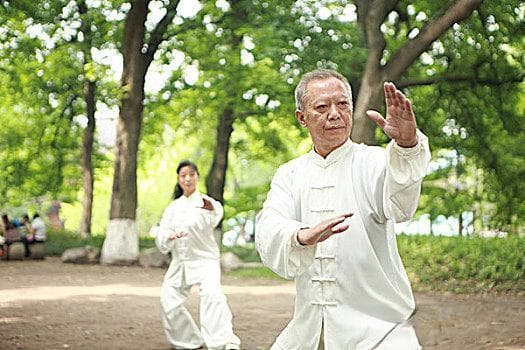 百岁老人的 4 个养生秘籍：坚持践行，开启长寿之门