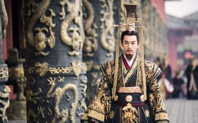 史书上留下三十三个生母不详的儿女，为什么秦始皇一生不立皇后
