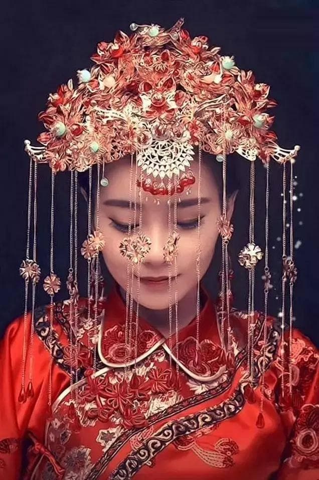 中国嫁衣：传统与现代的交织之美