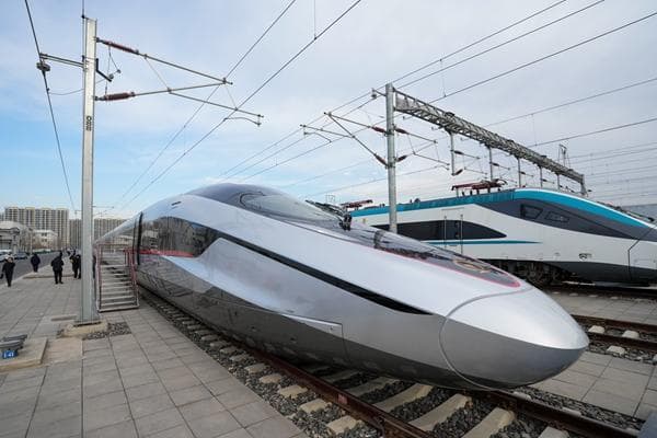 中国发布CR450动车组样车：试验时速450公里，运营时速400公里