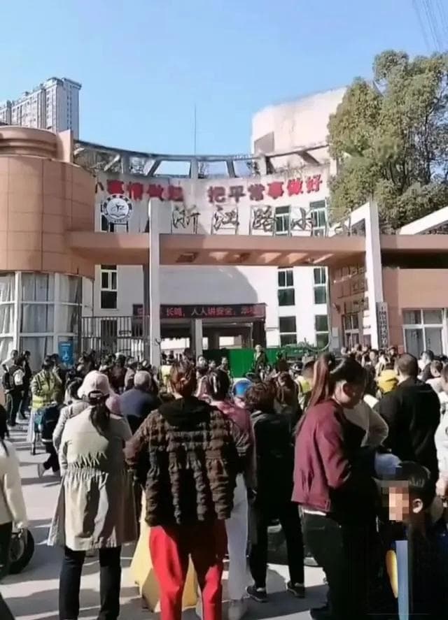 121名小学生感染，官方通报！这种病毒仍在高发，酒精消毒无效…上海华山医院提醒→