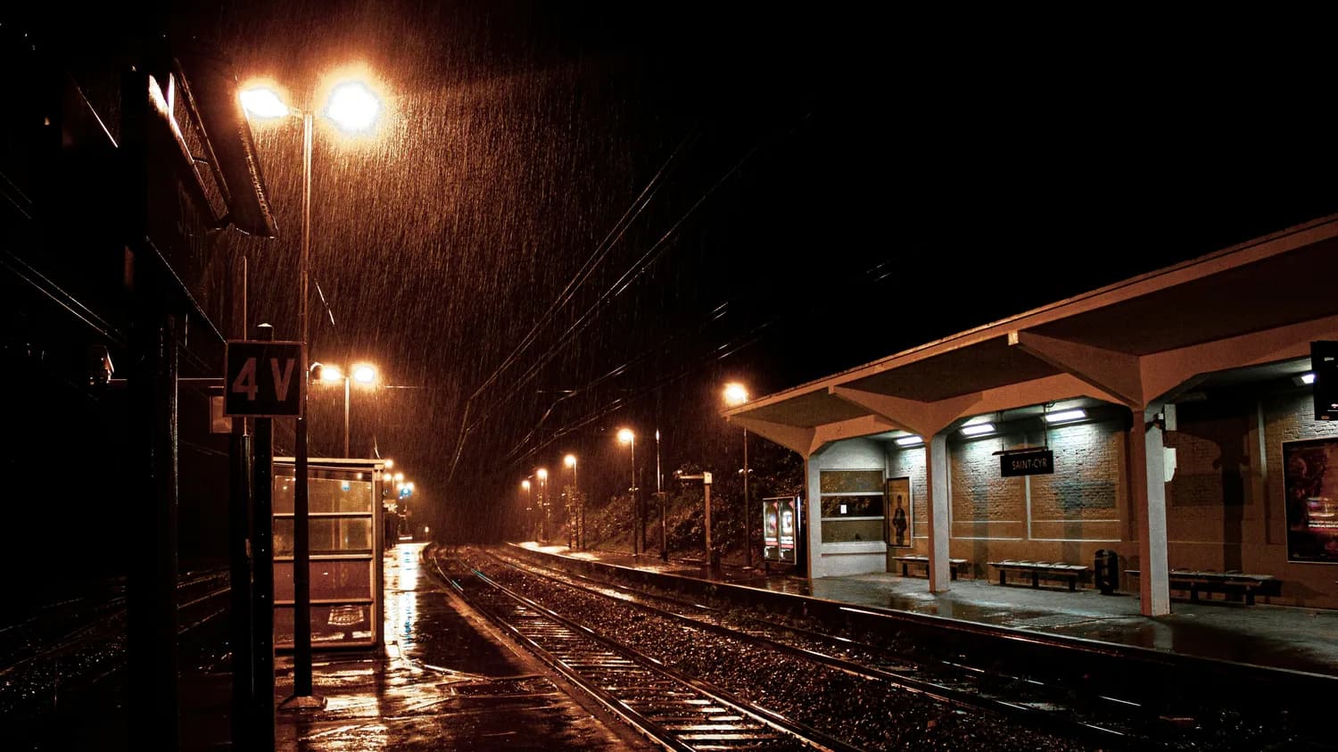 冬雨夜，书卷香：古诗中的冬日静谧