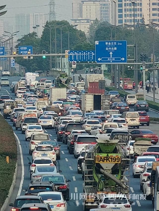 追踪|平均通过时长15分钟，成都这个“爆堵”路口何时改？官方回应了