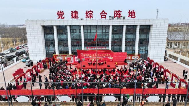 台上演出台下带货，农产品销售搭上“村晚”快车