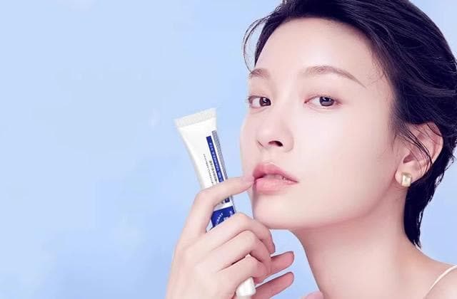 熊果苷的功效与作用：能否去除黑色素沉淀和痘印？