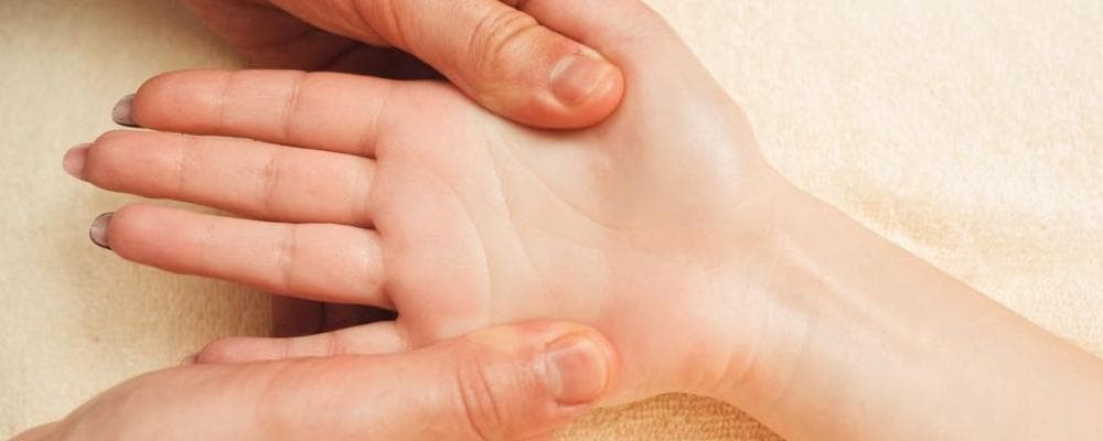 三焦经在什么位置 敲打三焦经有8个作用功效