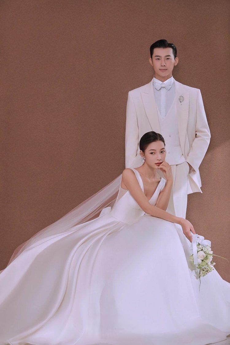 室内白色婚纱照：纯粹与浪漫的永恒定格