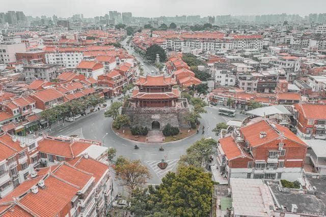 泉州簪花非遗历史：千年传承的美丽，闽之未姜母鸭伴您行