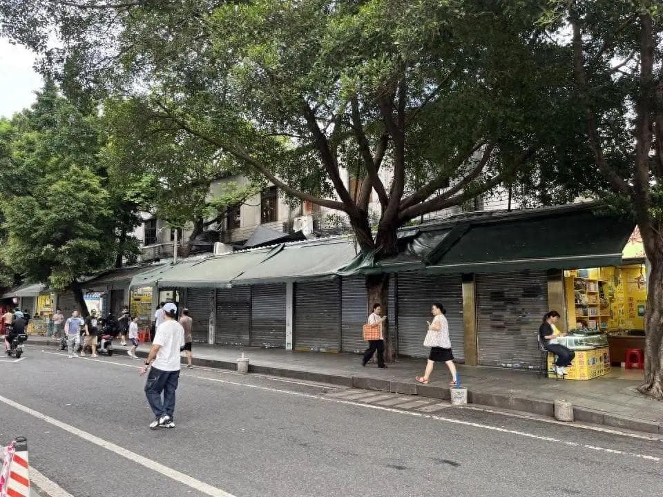 打假风暴中的广州世界皮具城：仍有“拉客仔”顶风出货