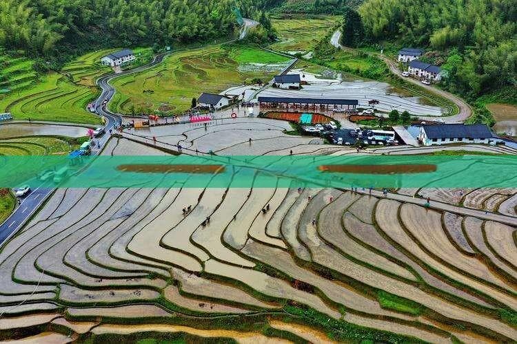 三亚至新疆：涵盖机票、火车、自驾等多方式交通攻略及旅行指南