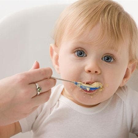 聪明妈妈学会从小培养孩子的饮食习惯