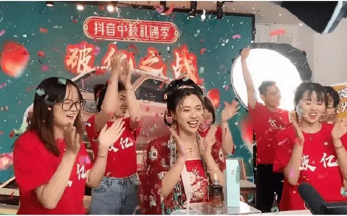 清北学霸混网红圈：拿着顶尖精英学历，也逃不过带货“吸金”？